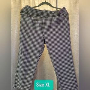 Maurices Capri Pants